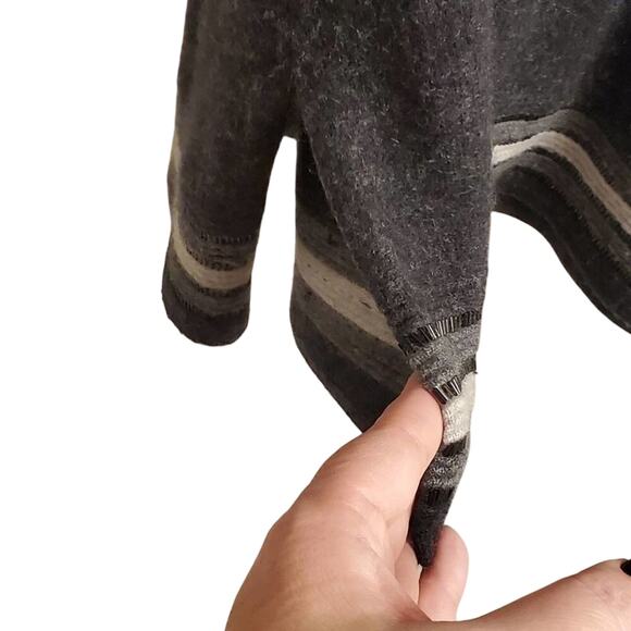 NEIMAN Marcus 100% cashmere beaded trim grey tunic size medium - Picture 5 of 7